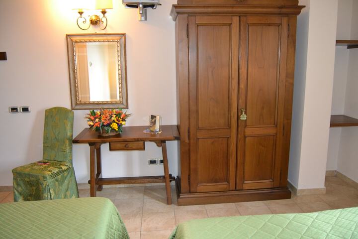 Room 10 of 35