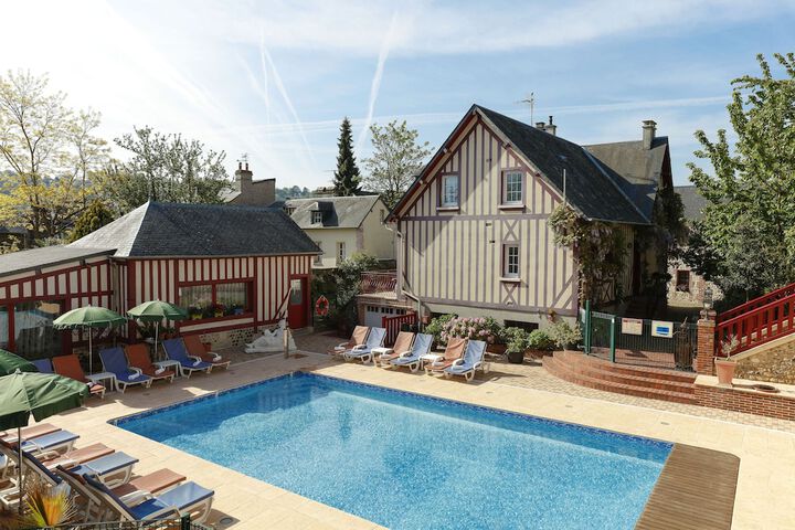 Hotel with Pool