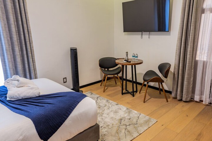Room 47 of 329