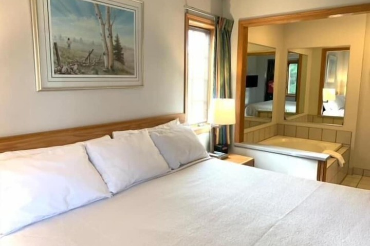 Room 9 of 14