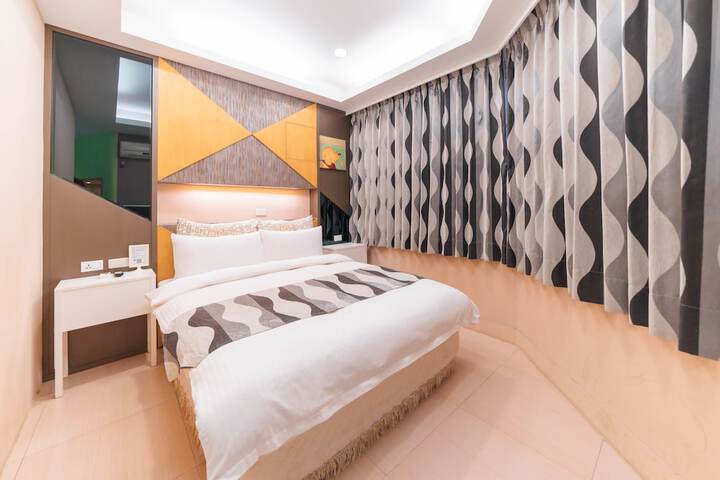 Room 13 of 73