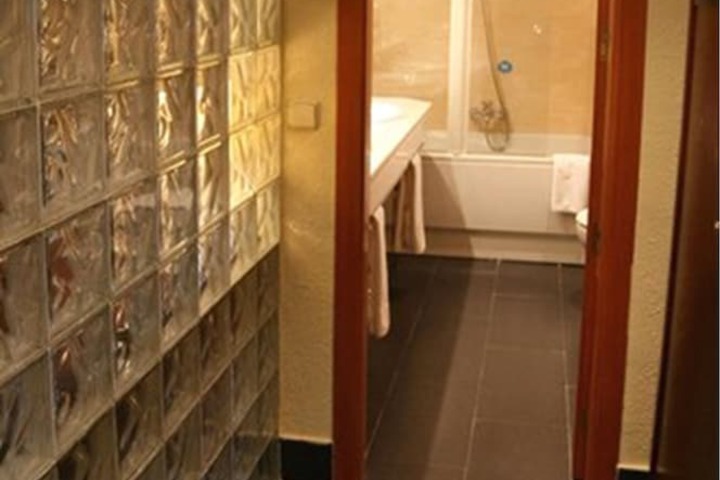 Room 20 of 32