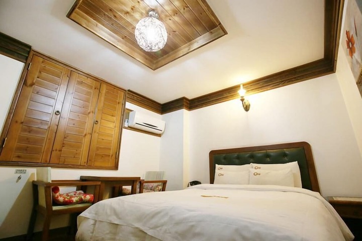 Room 8 of 14