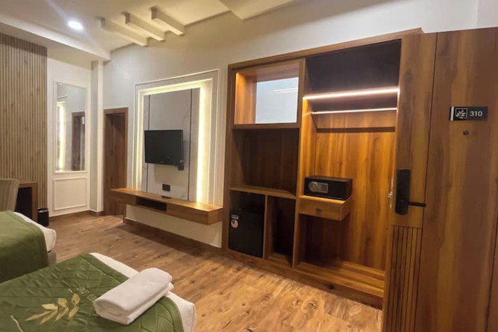 Room 11 of 31