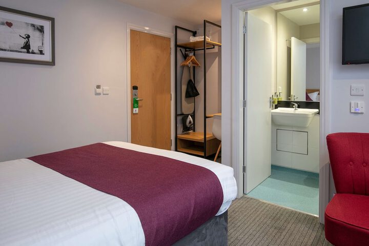 Room 42 of 102