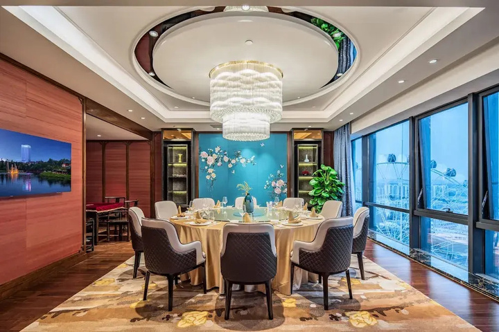 Dining 14 of 17