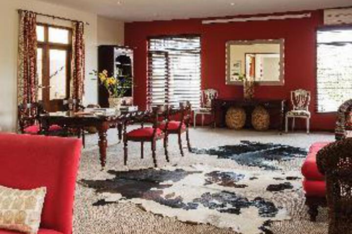Lounge 18 of 23