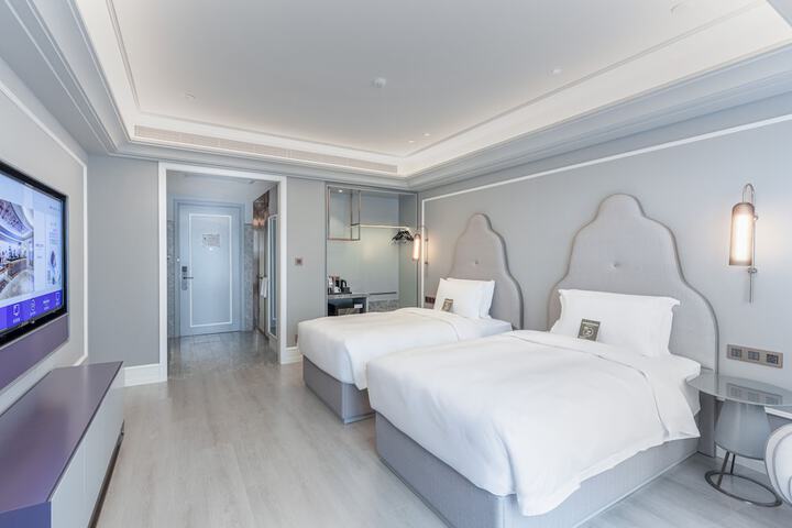 Room 12 of 40