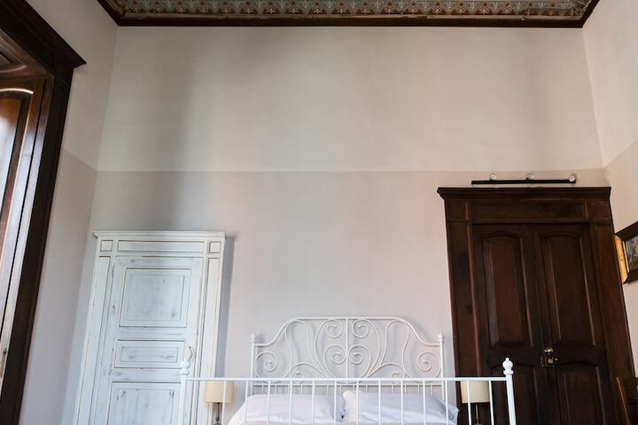 Room 18 of 159