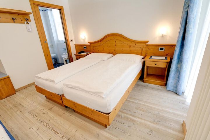 Room 16 of 30