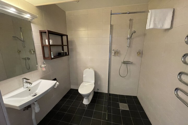 Room 12 of 35