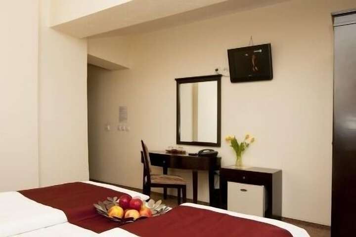 Room 12 of 28