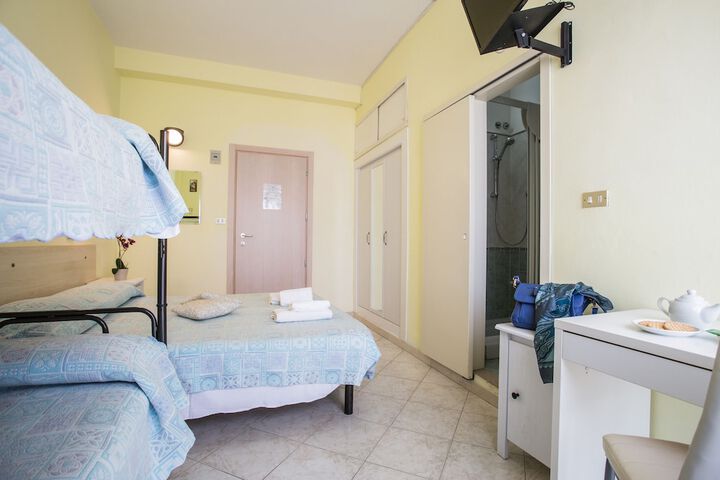 Room 16 of 34