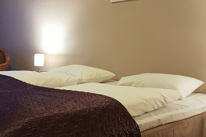 Room 10 of 24