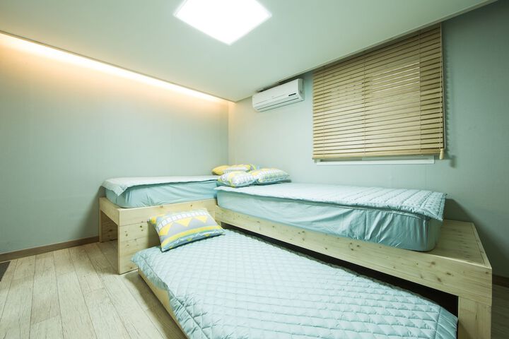 Room 8 of 35