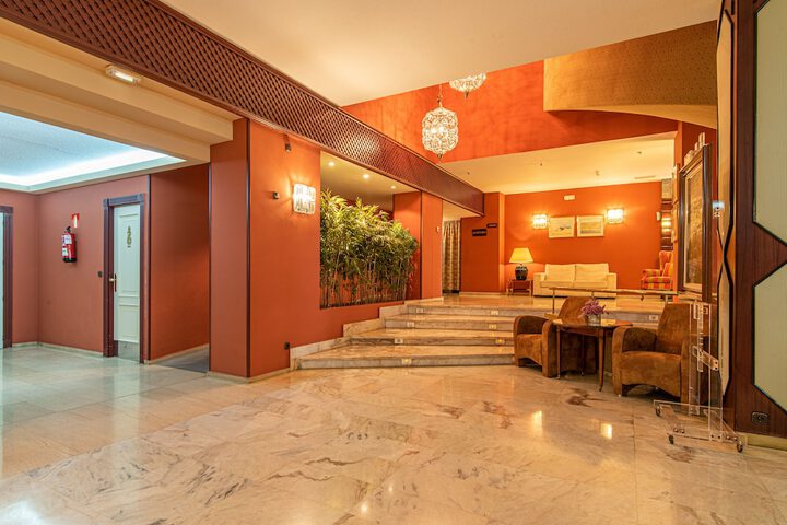 Entrance & Lobby