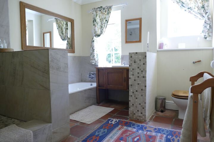 Room 17 of 28