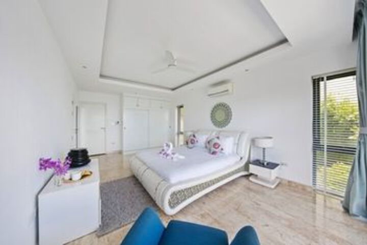 Room 7 of 28