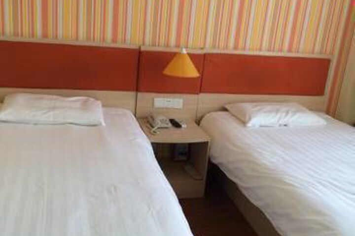 Room 2 of 8