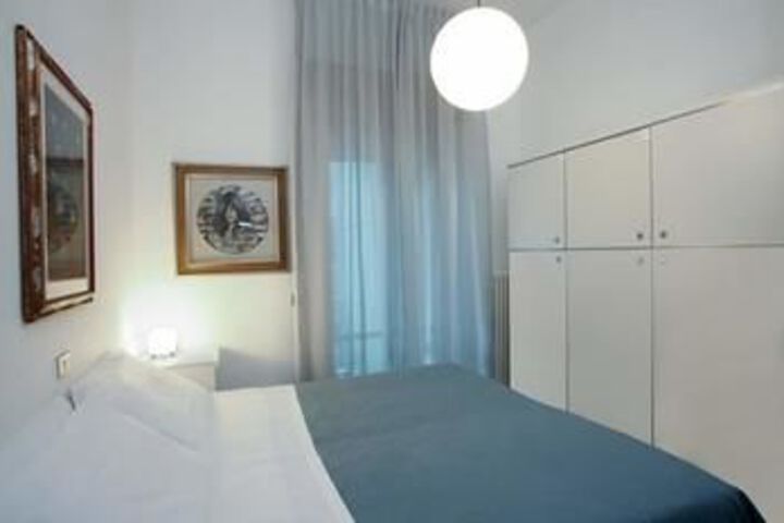 Room 11 of 18