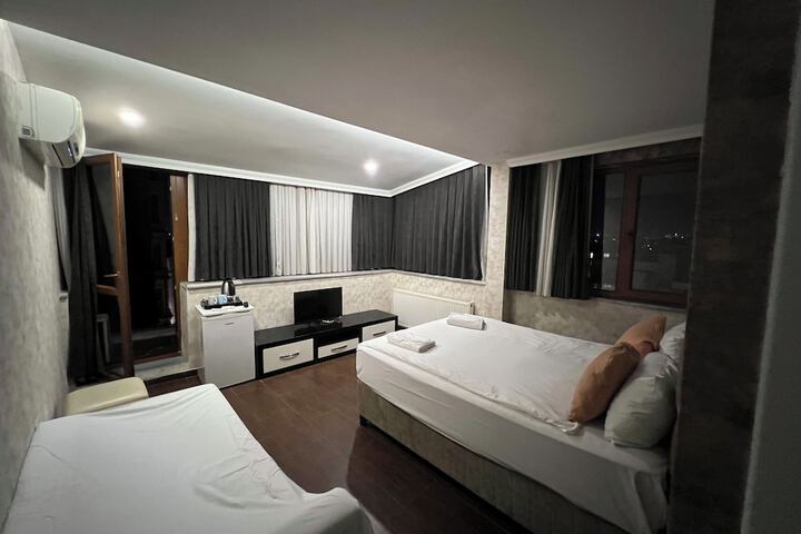 Room 28 of 74