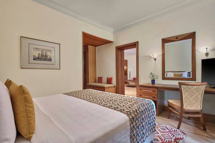 Room 8 of 40