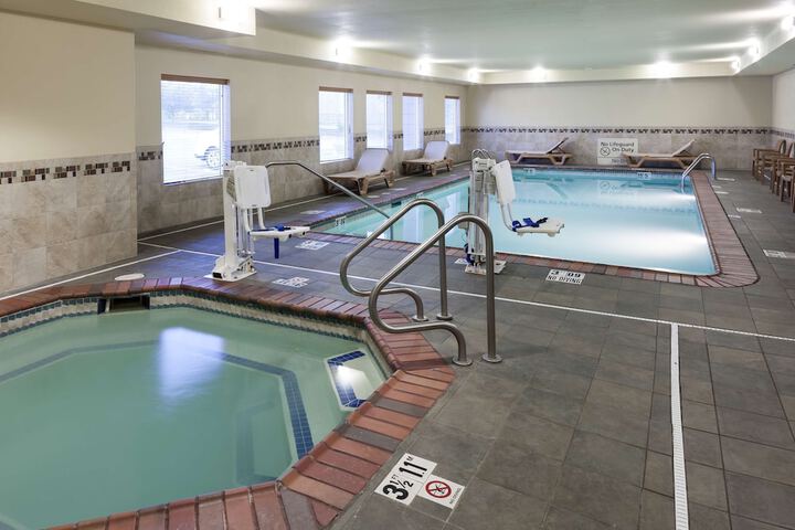 Indoor spa tub