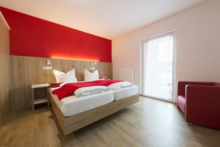 Room 2 of 81