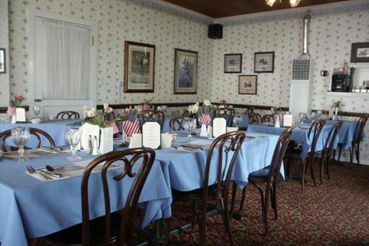 Dining 3 of 43