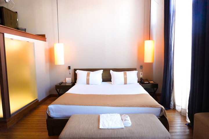 Room 13 of 61