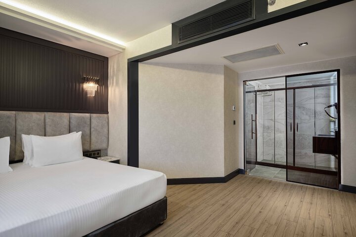 Room 11 of 85