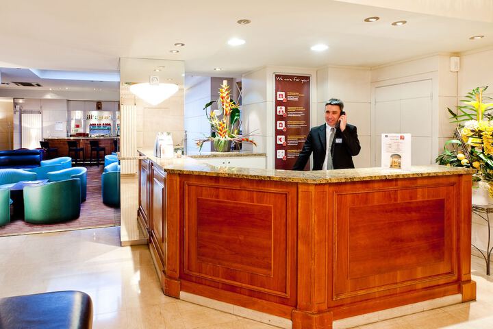 Entrance & Lobby