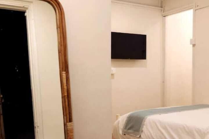 Room 13 of 21