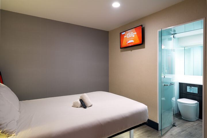 Room 8 of 52