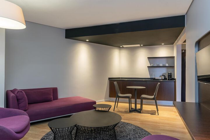 Room 27 of 69