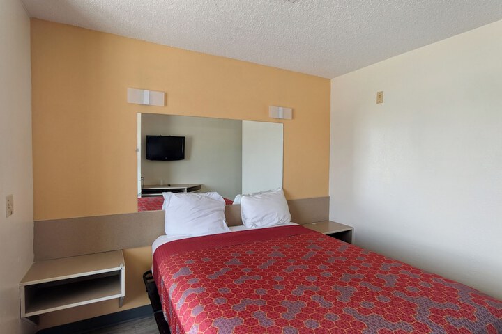 Room 7 of 24
