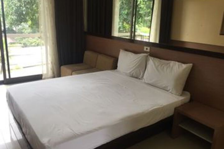 Room 11 of 24
