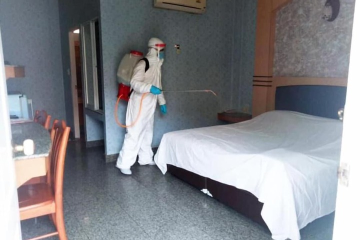 Room 13 of 38