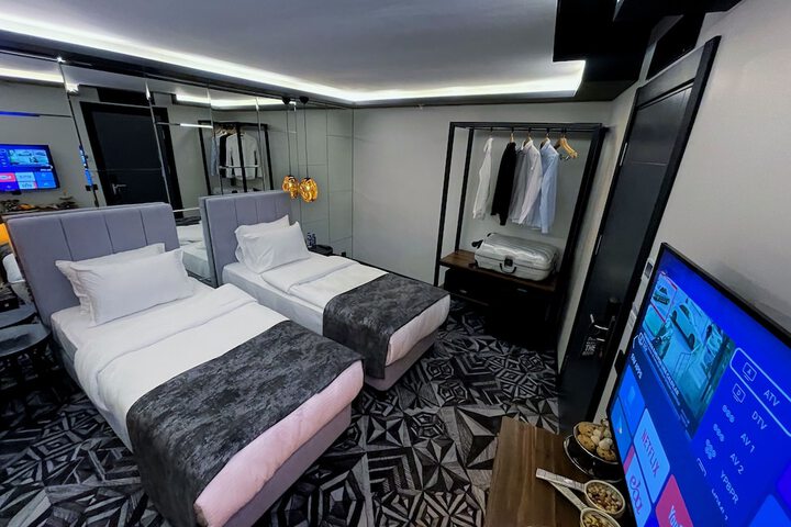 Room 8 of 47