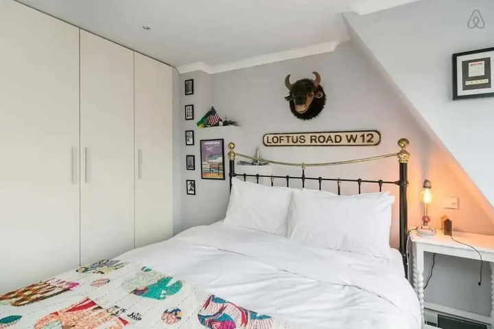 Room 6 of 18