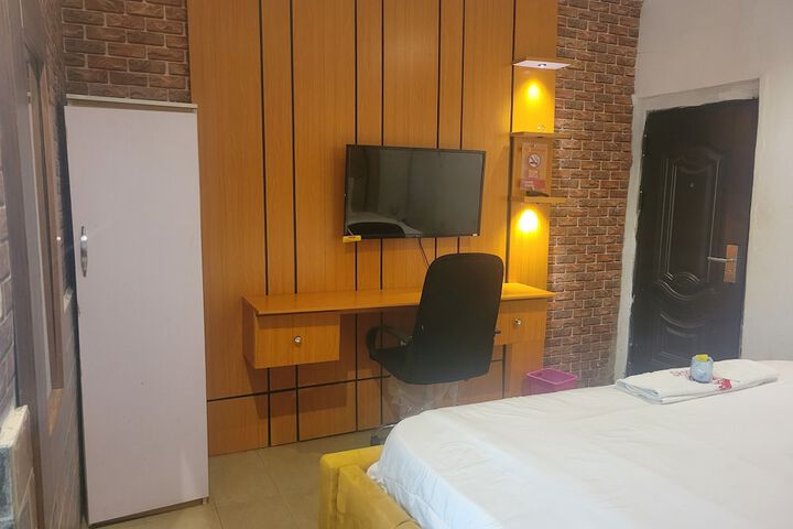Room 3 of 9