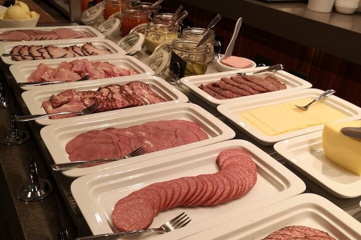 Dining 35 of 44