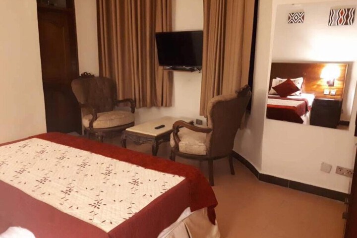 Room 6 of 10
