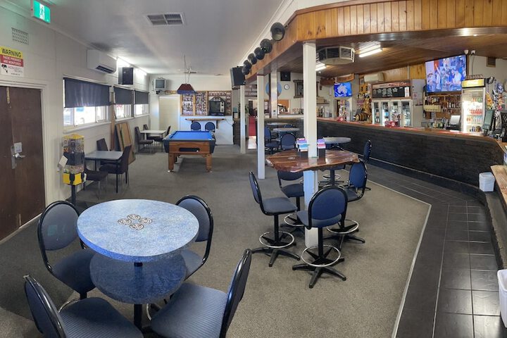 Lounge 18 of 22
