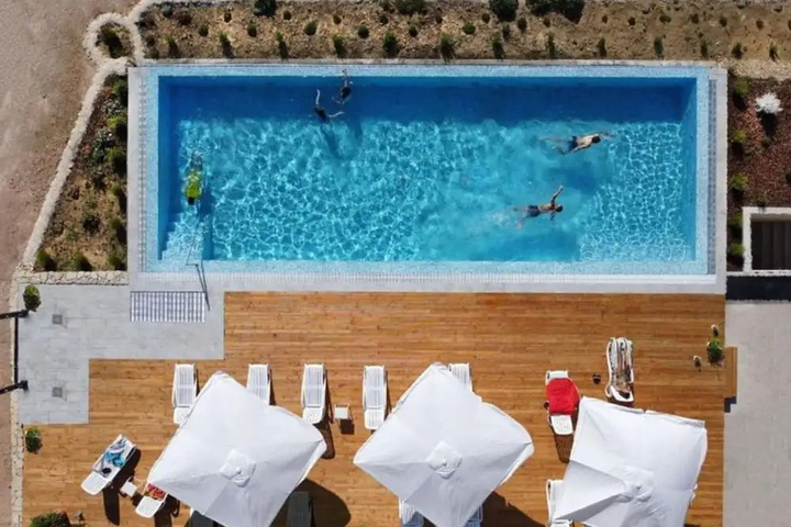 Pool 4 of 13
