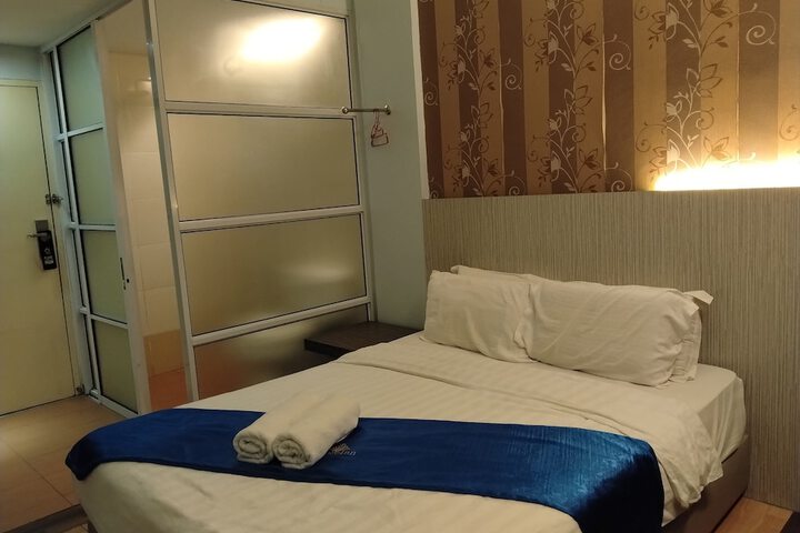 Room 35 of 66