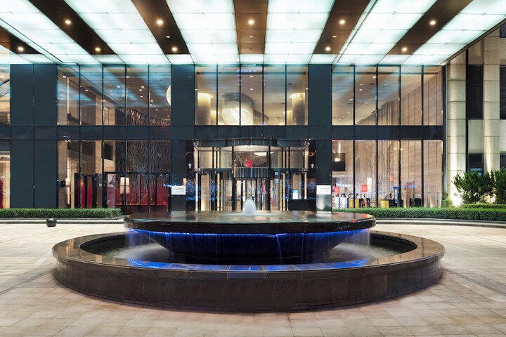 Hotel Exterior 80 of 84