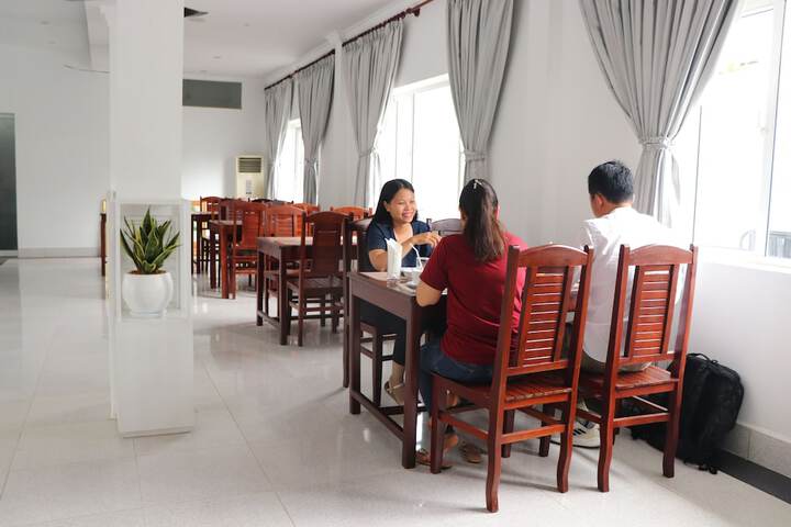 Dining 85 of 105