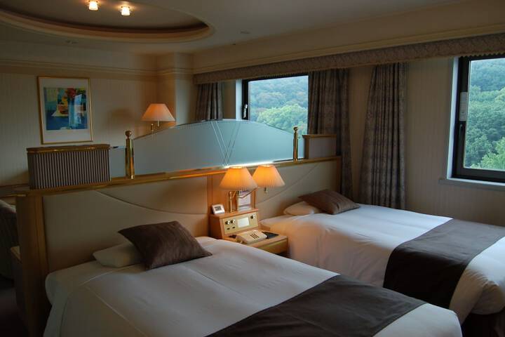Room 10 of 120