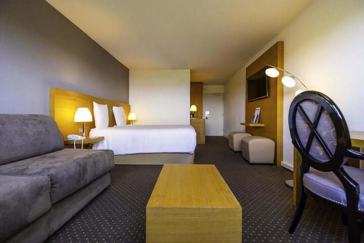 Room 28 of 85